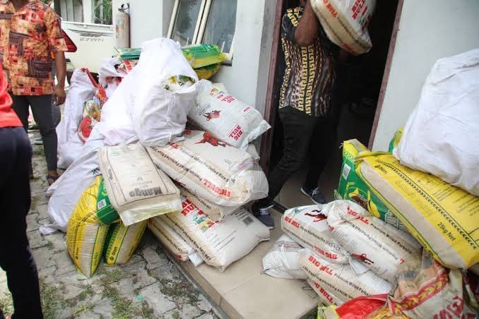 Story: Someone pulled off a successful Rice CBEX Ponzi Scheme in Auchi, Edo. Carting over ₦20M.